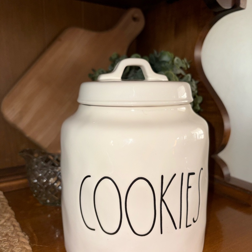 Rae Dunn COOKIE jar - Picture 3 of 5